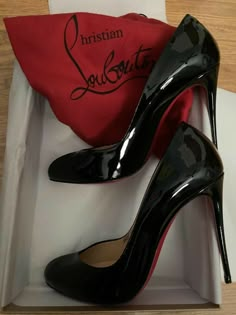 Black Shoes With Red Bottoms, Red Bottom Louboutin, Black Heels With Red Bottoms, Loubitin Shoes, Loubuitton Shoes, Loubitons Heels, Dream Shoes Heels, Louboutin Shoes Aesthetic, Red Louboutin Heels