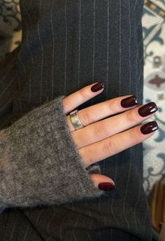 Nails Autumn 2024, Classy Autumn Nails, Winter Nails Aesthetic, Kutek Disney, Wine Nails, Nagel Tips, Smink Inspiration, Makijaż Smokey Eye