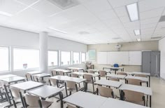 an empty classroom with desks and chairs