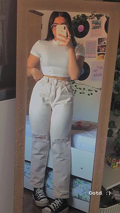 Mom Jeans Midsize, Medium Girls Body Outfits, Jeans Midsize, Mom Jeans Outfit Midsize, Mom Jeans Outfit Aesthetic, Outfits Mom Jeans, Medium Body Outfits, Ootd Ideas For Chubby, Medium Sized Girls Outfits