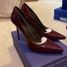 Brand New In Box Color: Cranberry (Patent Burgundy Wine Red) Size Us 7.5 Brand Stuart Weitzman Sold Out Msrp $495 Wine Red Heels, Dark Red Heels, Dark Red Shoes, Burgundy High Heels, Plum Heels, Maroon Heels, Fancy High Heels, Graduation Shoes, Burgundy Pumps