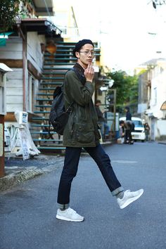 a guy who wears a beret? ストリートスナップ [DAIKI] | Barbour, J.Crew, PUMA, UNIQLO, used | 原宿 | Fashionsnap.com Barbour Beaufort Men Outfit, Clothing Styles For Men, Barbour Beaufort, Barbour Style, F Men, Elegant Presentation, Utilitarian Style, Barbour Jacket