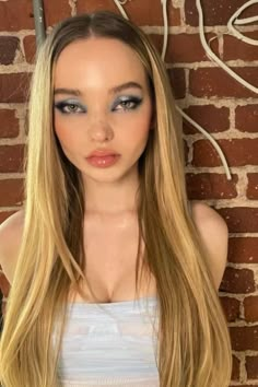 Blue Makeup Looks, Nose Makeup, Blue Eyeshadow, Christmas Makeup, Long Blonde, Blue Makeup, Dove Cameron, Long Blonde Hair, Makati