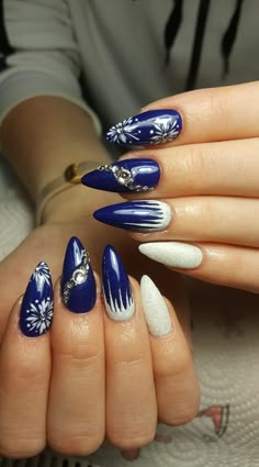 Navy And Silver Nails, 2023 Nails Ideas, Photos From History, Nails Xmas, Valentines Day Nail Art, Nye Nails, Beach Nail Art, Valentines Day Nail, Beach Nail