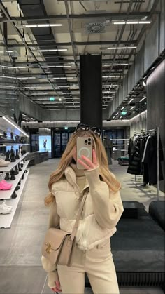 Outfits Invierno Frio, London Autumn Outfit, Aesthetic 2023, Ny Outfits, Japan Outfit, Europe Outfits