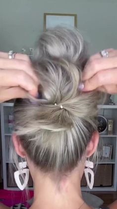 Above Shoulder Hair Updo, Simple High Updos For Medium Hair, Quick Updos For Fine Hair, Fine Flat Hair Updos, Up Dos For Fine Hair, Fine Hair Updo Easy, Short Fine Hair Updo, Hair In A Clip, How To Do An Updo Yourself