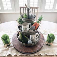 23 Stunning Easter Tray Decor Ideas To Create In Your Home This Season Easter Tray Decor Ideas, Easter Tray Decor, Easter Tray, Tray Decor Ideas, Easter Decor Ideas, Easter Centerpieces, Easter Table Decorations, Easter Table