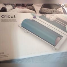 an instruction manual for the cricut machine