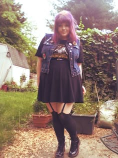 The woman in this picture said "I call this look fat slut wanna be punk astronaut accountant from outer space with thighs the size of the moon.” I just call it awesome. Dark Academia Aesthetic Outfit, Punk Summer, Plus Size Hippie, Goth Outfit Ideas