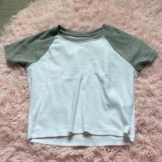 Never Worn Before Baby Tee From Hollister. Amazing Condition! Cotton! Cute White Cotton Top, Simple White Crew Neck Top, White Short Sleeve Basic Tops, Simple White Short Sleeve Top, Cute Short Sleeve Tops For Everyday, Cute Everyday Short Sleeve Tops, Simple White Short Sleeve Top For Summer, Cute Gray Crew Neck Top, Trendy White Cotton Top