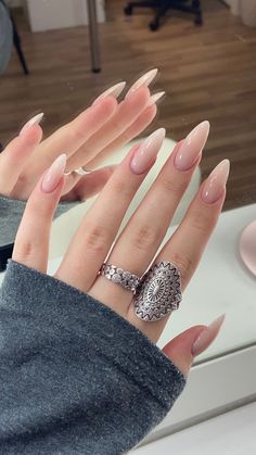 Almond Nude Acrylic Nails, Long Oval Nails, Kardashian Nails, Classy Almond Nails, Manicured Nails, Kutek Disney, Unghie Sfumate, Nagel Tips, Grunge Nails