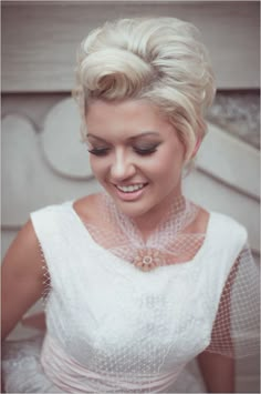 short vintage wedding hair style. Victory Rolls, Vintage Wedding Hair, Formal Hair, Best Wedding Hairstyles, Wedding Hair Ideas, Wedding Hair Styles, Retro Hair, Short Wedding Hair, Penteado Cabelo Curto