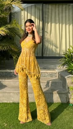 Yellow Outfit Ideas Traditional, Classy Indian Wedding Outfits, Haldi Inspo Outfit, Hair Styles For Traditional Dresses, Hairstyles For Indo Western Outfits, Sagai Outfit Indian Weddings, Indo Western Haldi Outfit, Indian Guest Wedding Outfit, Engagement Guest Outfit Indian