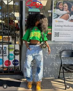 Streetwear Aesthetic Black Women, Snapback Outfit Black Women, 90s Fashion Black Women Hip Hop, Streetwear Inspo Girl, Streetwear Style Women, Streetwear Black Women Outfits, Street Wear Black Woman, Girly Streetwear Fashion, Streetwear Fashion Women Black