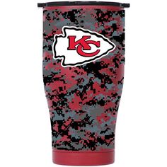 a red and black tumbler cup with the kansas chiefs logo on it's side