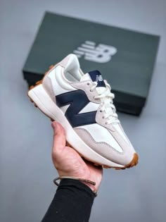 New Balance Sneakers Outfit Casual, Bew Balance Shoes, Nb Shoes Women Outfit, New Balance Shoes Women's Outfit, New Balance Shoes For Women, New Balance Shoes Outfit, Nb 327, Best Sandals For Men, Newbalance Shoes