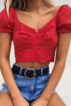 Crop Top Styles, Tube Top Outfits, Oktoberfest Outfit, Trendy Summer Outfits, Cropped Tops, Cute Summer Outfits, Red Top, Looks Vintage, Street Styles