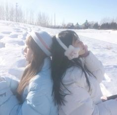 Kpop Snow Aesthetic, Winter Kpop Aesthetic, Winter Core Aesthetic, Petra Core, Winter Friends Aesthetic, Soft Winter Aesthetic, Winter Aesthetic Icon, Aesthetic Best Friends, Winter In Japan