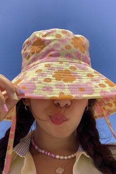 White Bucket Hats, Black Bucket Hats, Bucket Hat Looks, Outfit Ideas August, Boohoo Outfits, Bucket Hat Outfit, Designer Bucket Hats, Bucket Hat Style, Vintage Bucket