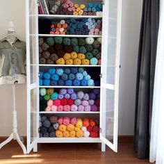 Yarn storage ideas Wool Storage Ideas, Yarn Room, Small Spaces Bedroom, Different Types Of Yarn