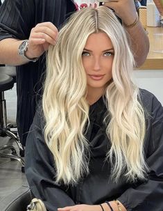 Blonde And Platinum Hair, Platinum Blonde Root Smudge, Platinum Blonde Hair Root Smudge, Blonde Highlights Winter, Bright White Blonde Hair, Full Blonde Highlights On Blonde Hair, Bright Blonde Dark Roots, Creamy Blonde Hair Dark Roots, Icy Blonde Hair Pale Skin