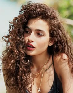 Chiara Scelsi Models Breezy Beach Fashion for InStyle Curly Hair Model, Hairstyle Curly, Curly Lace Front Wigs, Curly Hair Care, Boy Hairstyles