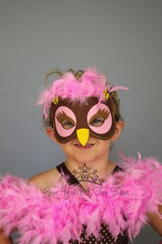 Beautiful felt owl mask is made with an elastic band to stretch to fit kids through adults. It is embellished with a puff of pink feathers on the top.  Looking for the full costume? Check it out here: https://www.etsy.com/listing/639017395/brown-and-pink-feather-long-tutu-dress?ga_search_query=brown%2Bpink%2Bowl&ref=shop_items_search_2&frs=1 Toddler Butterfly Costume, Summer Birthday Party Favors, Toddler Mermaid Costumes, Butterfly Halloween Costume, Parrot Costume, Mask Halloween Costume, Owl Mask, Owl Costume, 1st Birthday Tutu