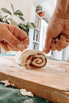 Amish Buns (Grandma’s Cinnamon Rolls) – Homestead Mamas Amish Sticky Buns, Cinnamon Bun Recipe, Cinnamon Roll Recipe Homemade, Fluffy Cinnamon Rolls, Yeast Dough, 2024 Recipes, Sticky Buns