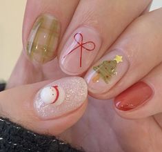 #aesthetic #nails #pinterest #snow #snowman #christmas Gel Nail Inspo Christmas, Cute Gel Christmas Nails, Winter Gel Nails Short Simple, Christmas Nails Japanese, Korean Xmas Nails, Choco Cat Nails, Short Natural Nail Christmas Designs, Short Nail Winter, Winter Nail Designs Christmas