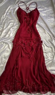 Dresses With Beads, Hot Prom Dress, Prom Dress Inspo, Prom Dress Evening, Prom Dress Inspiration, Prom Dresses Vintage, Pretty Prom Dresses, Looks Street Style, Grad Dresses