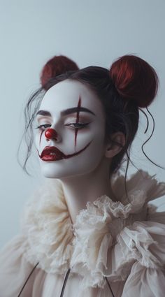 34 Clown Hairstyles: Fun and Frightening Ideas for Your Halloween Costume Clown It Makeup, Scary Ringmaster Makeup, Nun Reference, It Clown Makeup, Halloween Costumes With Glasses, Scary Halloween Costumes Ideas, Halloween Scary Makeup, Halloween Scary Costumes