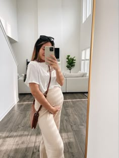 Maternity Fitted Dress Outfit, Bump Friendly Business Casual, Chic Maternity Outfits Winter, Maternity Neutral Outfit, Maternity Outfits With Pants, Diy Maternity Outfits, Maternity Cool Outfits, Transitional Maternity Outfits, Maternity Outfits Short Women