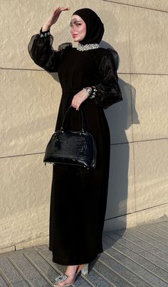 Black Dress With Hijab, Black Dress Hijab Outfits, Black Hijab Dress, Hijabi Brides, Girly Style Outfits, Black Hijab, Fashion Design Books, Evening Gowns With Sleeves, Classy Prom Dresses