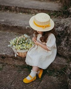 Baby Birthday Photoshoot, Cute Babies Photography, Toddler Photos, Kids Photoshoot, Garden Girls, Kids Outfits Girls, Birthday Photoshoot