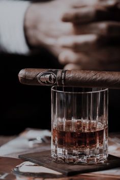 Davidoff Cigars Winston Churchill, Cigars And Whiskey Men, Cigars And Whiskey Man Caves, Davidoff Cigars, Premium Cigars, Pipes And Cigars