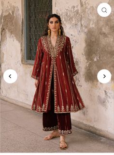 Indian Shaadi Outfits, Dhol Night Outfit, Ghrara Design Pakistani, Velvet Pakistani Dress, Velvet Suit Design, Misha Lakhani, Velvet Dress Designs