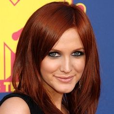 Ashlee simpson red hair Beauty Hair Color, Red Hair Don't Care, Ashlee Simpson, Dark Red Hair, Red Hair Woman, Fabulous Hair, Gorgeous Hair Color, Red Heads, Natural Hair Community