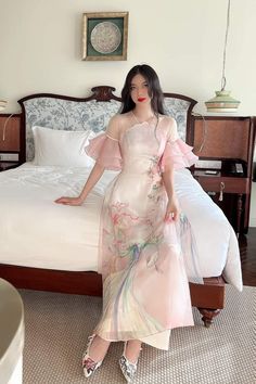 Aesthetic Ao Dai, Modern Ao Dai Fashion Street Styles, Snoco Dresses, Ao Dai Aesthetic, Chinese Inspired Dress, Wisuda Dress, Chinese Long Dress, Formal Wedding Guest Attire, Modern Ao Dai