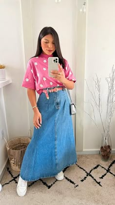 Long Jean Skirt Outfits Summer, Denim Skirt Outfit Plus Size, Jean Skirt Outfits Plus Size, Jean Skirt Outfits Summer, Long Jean Skirt Outfits, Denim Maxi Skirt Outfit, Long Denim Skirt Outfit, Jeans Long Skirt, Jean Skirt Outfits