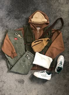 Men’s Cool Outfits, Mens Fall Aesthetic, Brown Beanie Outfit Men, Brown Zip Up Hoodie Outfit Men, Like Green Aesthetic, Green And Brown Outfit Men, Brown Dickies Outfit, Men Style Clothing, Clothing Styles Aesthetic