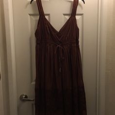 Beautiful Brand New Dress. Brown Flowy A-line Dress, Summer Midi Dress For Night Out, Lined Knee-length Sundress For Casual Wear, Casual Sundress With Empire Waist, Casual Empire Waist Sundress, Brown V-neck Casual Dresses, Brown Sundress Maxi Dress, Bohemian Sleeveless Midi Dress For Night Out, Brown V-neck Sundress