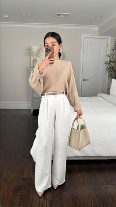 White Trousers Outfit Casual, Baddie Office Outfits, Cream Trousers Outfit, Baddie Office, White Trousers Outfit, Trouser Pants Outfits, Trousers Women Outfit, Wide Leg Trousers Outfit