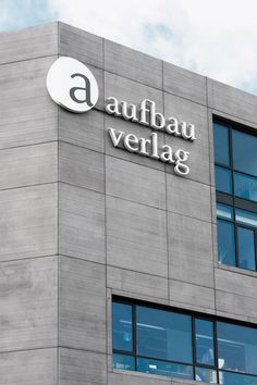 a building with the words aufbau verlag on it's side