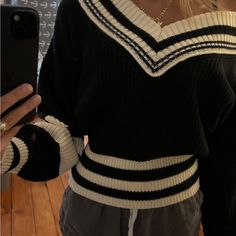 Great Condition. V Neck Vneck Sweater Outfit Woman, Vneck Sweater Outfit, Winter Sweater Outfits, Black And White Sweater, Winter Outfits Aesthetic, Off The Shoulder Sweater, Fall Fit, Clothing Inspiration, White Sweater