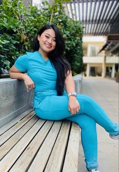 Nurse Poses, A Week In My Life, Nursing Outfits, Nurse Inspiration, Hello Nurse, Cute Scrubs, Nursing School Studying