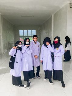 Hijabi Doctor Outfit, Hijabi Doctor, Boyfriend Instagram, Celebrity Fashion Looks, Student Motivation, Medical Students