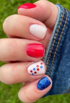 24 Easy Short Memorial Day Nails For Last Minute 4th Of July Nail Polish Ideas, Easy Diy 4th Of July Nails, Memorial Day Weekend Nails, Easy Patriotic Nails, 4th Of July Nails Easy, Easy Fourth Of July Nails, 4th Of July Dip Nails, Labor Day Nails, 4th Of July Gel Nails