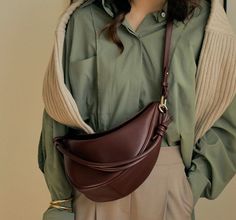 Moon Shape, Travel Bags For Women, Spring Women, Designer Shoulder Bags, 가을 패션, Look At You, Looks Style, Chest Bag, Half Moon