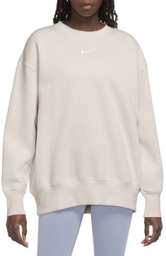 Nike Crewnecks, White Nike Sweatshirt, Nike Women Outfits, Nike Hoodies For Women, Cute Crewneck Sweatshirt, Cute Sweats, Nike Crewneck Sweatshirt, Nike Crewneck, Nike Sweats