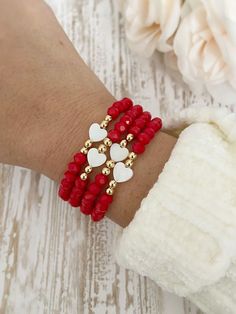 Vitamin B17, Stretch Beaded Bracelets Diy, Heishi Jewelry, Bracelet Valentines, Shell Heart, Valentines Bracelets, Red Beaded Bracelet, Art Perle, Bracelet Craft Diy